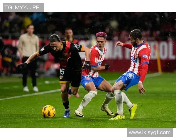 哈维西蒙斯的崛起之路:从青训小将到足坛新星的传奇旅程 哈维西蒙斯的崛起之路:从青训小将到足坛新星的传奇旅程