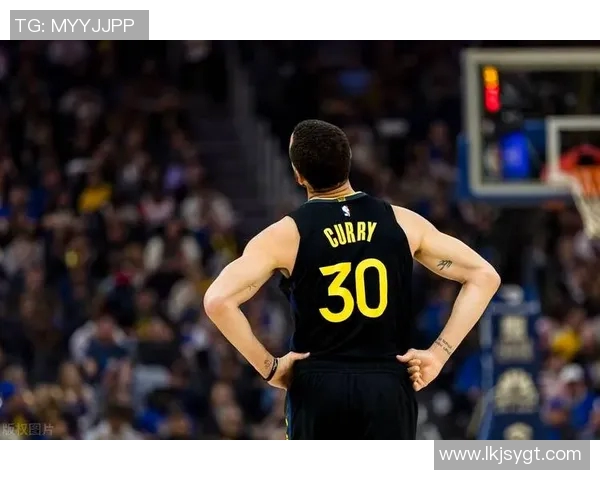 库里单场51分领衔勇士逆袭小牛展现超级球星风采 库里单场51分领衔勇士逆袭小牛展现超级球星风采